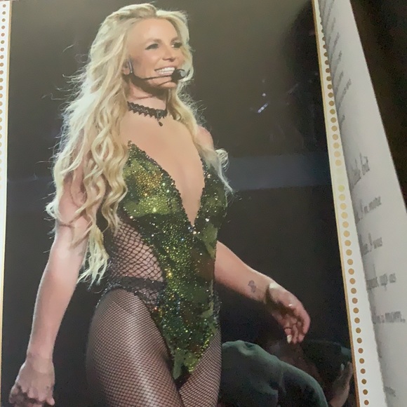 Unofficial Britney pop princess 128 pages - Picture 3 of 5